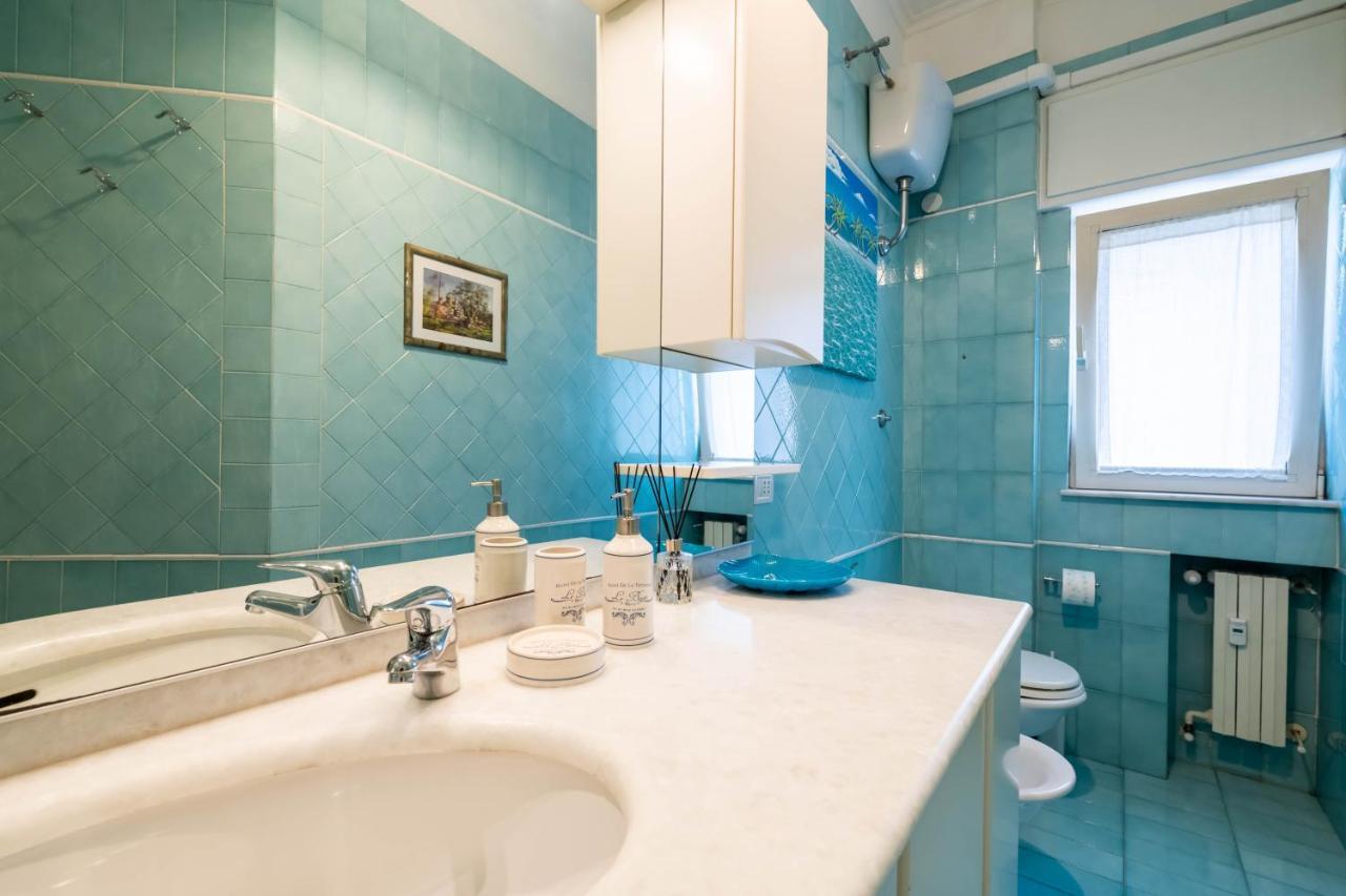 Modern Apartment To Relax In The City Center Bari Bagian luar foto
