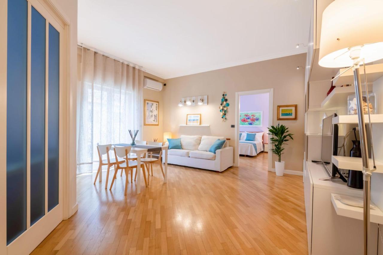 Modern Apartment To Relax In The City Center Bari Bagian luar foto